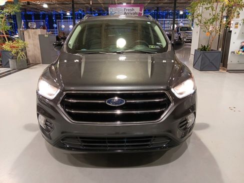 Used 2018 Ford Escape SE w/ SE Sport Appearance Package image 3