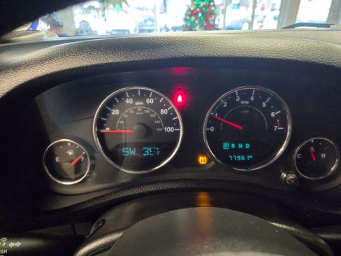 Used 2017 Jeep Wrangler Unlimited Sahara w/ Connectivity Group image 23