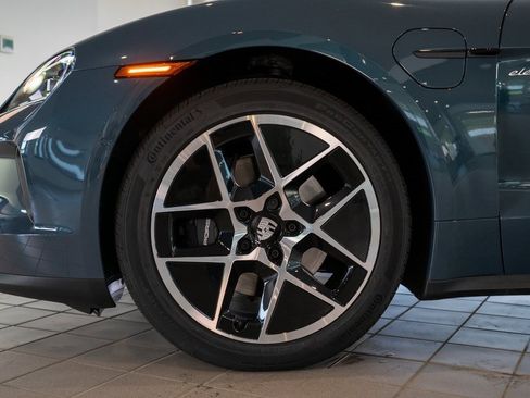 New 2025 Porsche Taycan image 12