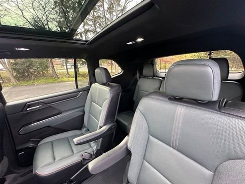 Used 2024 GMC Acadia AT4 w/ Luxury Package AWD/4WD image 23