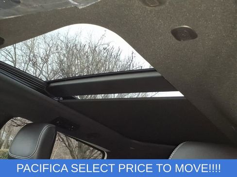 New 2026 Chrysler Pacifica Select image 16