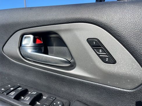 Used 2025 Chrysler Pacifica Select FWD image 18