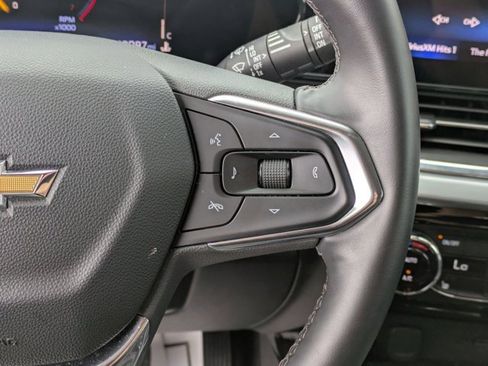 Used 2025 Chevrolet Trax LT w/ LT Convenience Package image 14