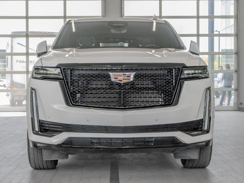 Used 2023 Cadillac Escalade Premium Luxury AWD/4WD image 11