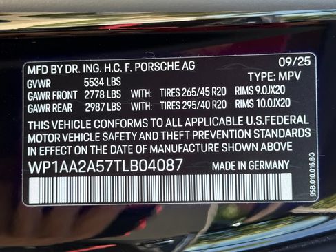 Used 2026 Porsche Macan AWD/4WD image 36