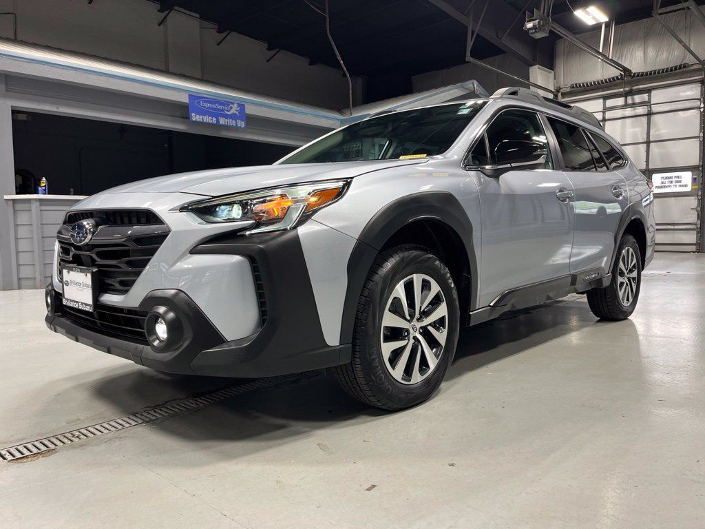 Certified 2025 Subaru Outback Premium w/ Popular Package #1A AWD/4WD image 4
