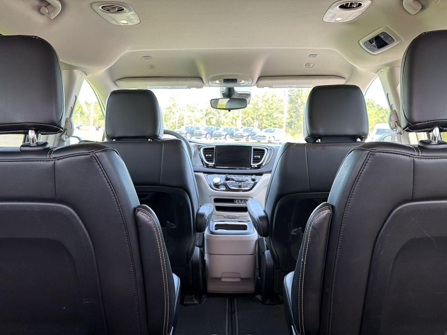 Used 2024 Chrysler Pacifica Touring-L FWD image 9