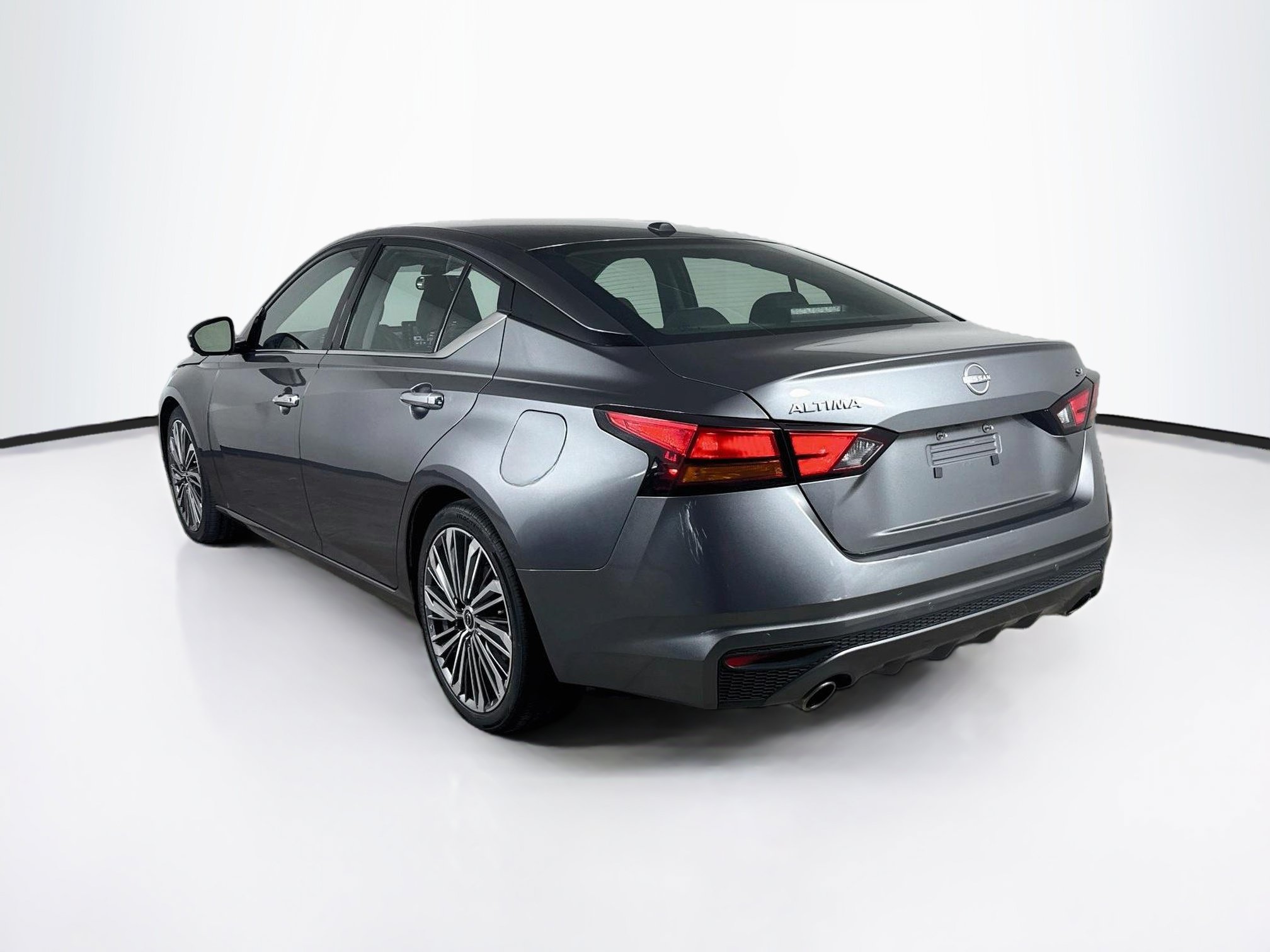 Used 2023 Nissan Altima 2.5 SL FWD image 31