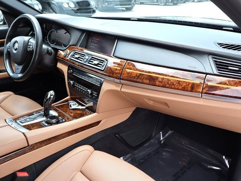 Used 2015 BMW 750Li RWD image 18