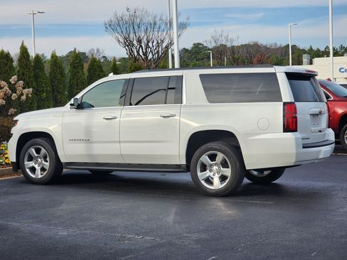 Used 2016 Chevrolet Suburban LT image 9