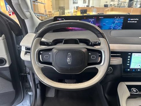 Used 2025 Lincoln Navigator Reserve AWD/4WD image 15