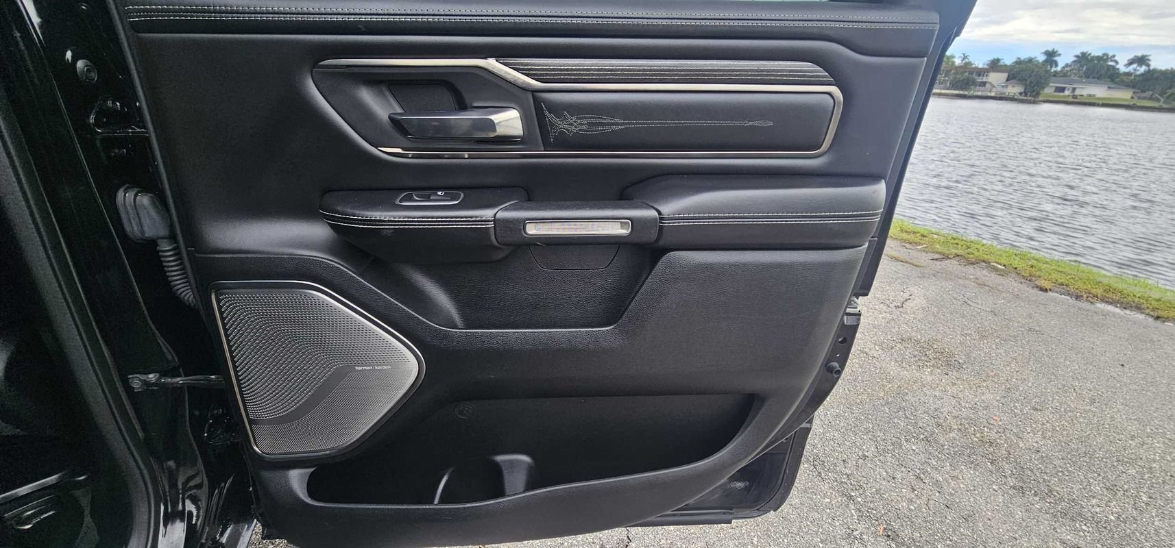 Used 2020 RAM 1500 Limited w/ Black Appearance Package AWD/4WD image 20