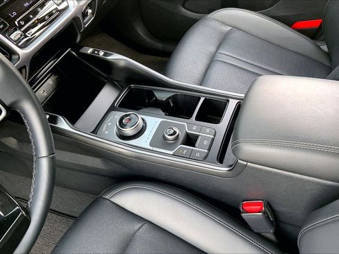 Used 2024 Kia Sorento EX w/ Panoramic Sunroof Package image 15