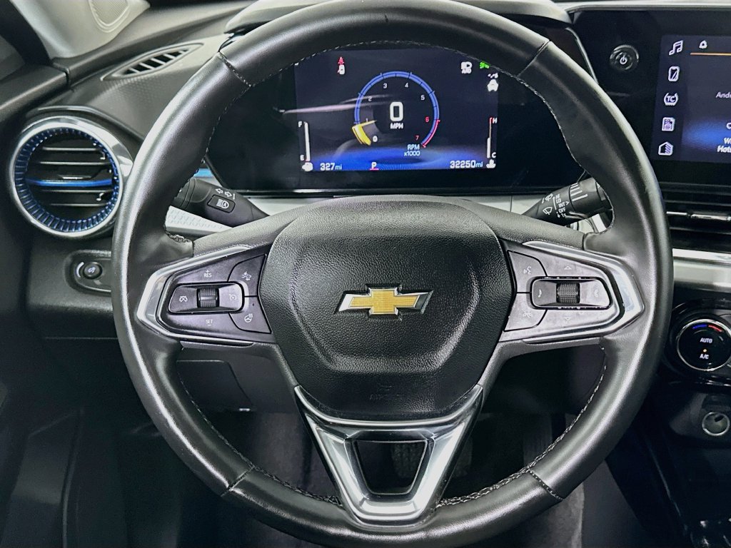 Used 2025 Chevrolet Trax LT w/ LT Convenience Package FWD image 18