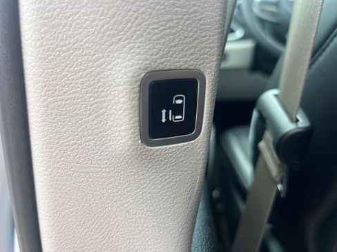 Used 2023 Chrysler Pacifica Touring-L FWD image 36