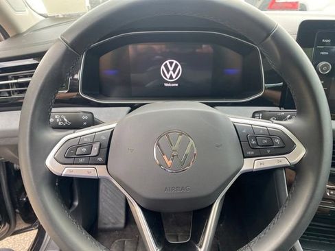 Used 2025 Volkswagen Jetta SE FWD image 19