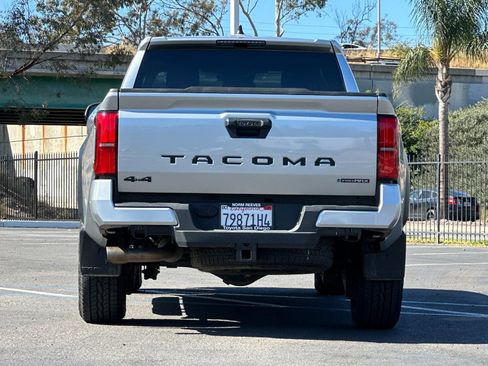 Used 2025 Toyota Tacoma TRD Off-Road AWD/4WD image 4