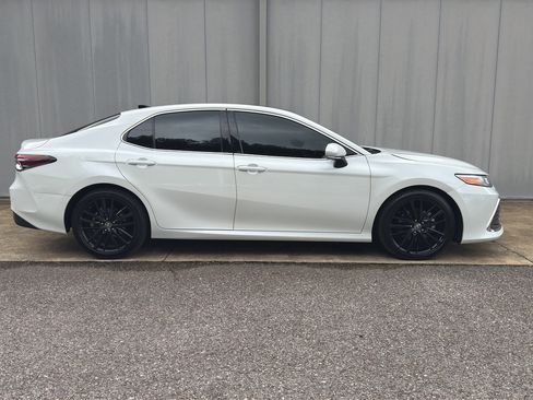 Used 2023 Toyota Camry XLE FWD image 3