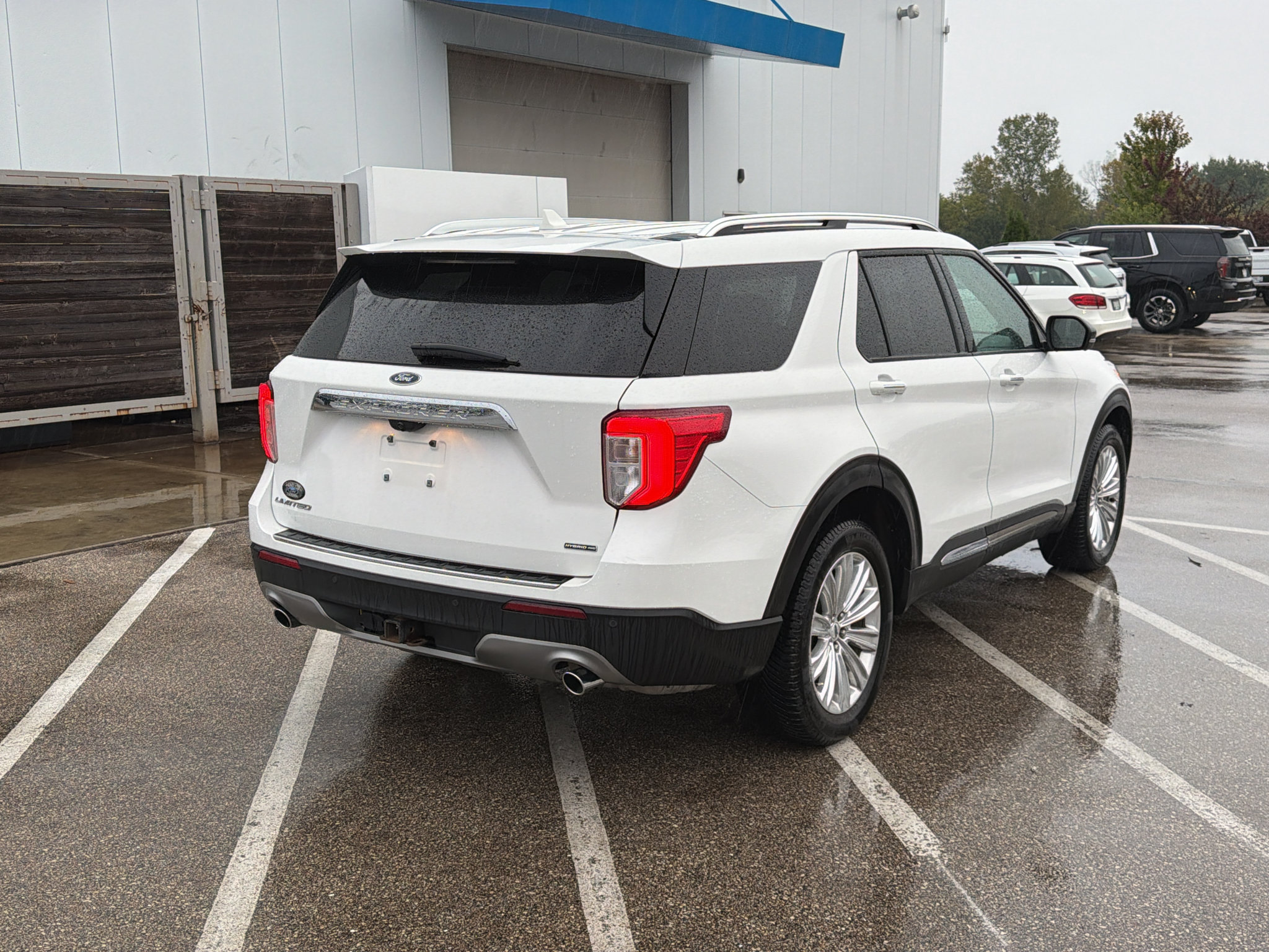 Used 2021 Ford Explorer Limited w/ Hybrid Equipment Group 310A AWD/4WD image 5