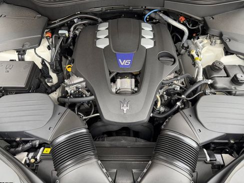 Certified 2024 Maserati Levante Modena Ultima image 9