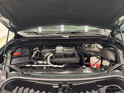 Used 2025 Chevrolet Suburban Z71 w/ Comfort Package AWD/4WD image 10