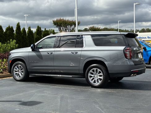 Used 2022 Chevrolet Suburban Premier RWD image 9