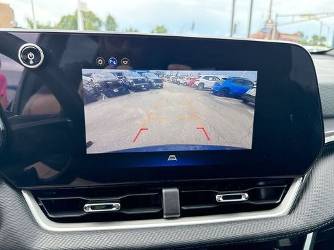 Used 2026 Chevrolet Equinox LT AWD/4WD image 16