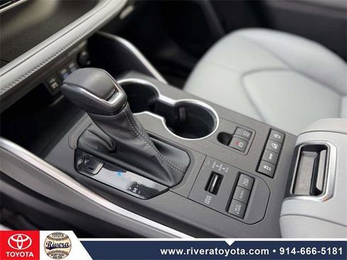 Certified 2022 Toyota Highlander XLE image 23