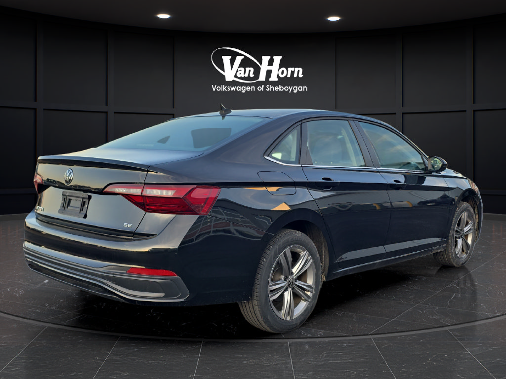 Used 2024 Volkswagen Jetta SE FWD image 7
