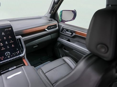 Used 2025 GMC Yukon XL Denali w/ Denali Reserve Package image 32