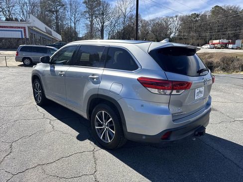 Used 2018 Toyota Highlander XLE image 5