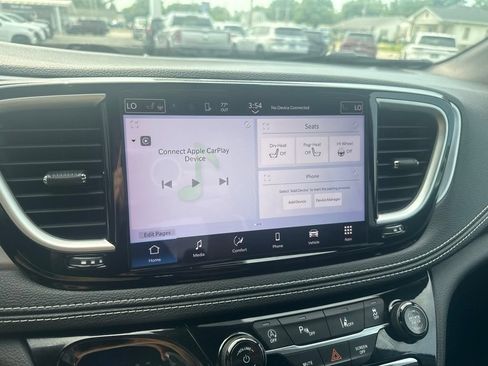 Used 2021 Chrysler Pacifica Touring w/ S Appearance Package FWD image 15