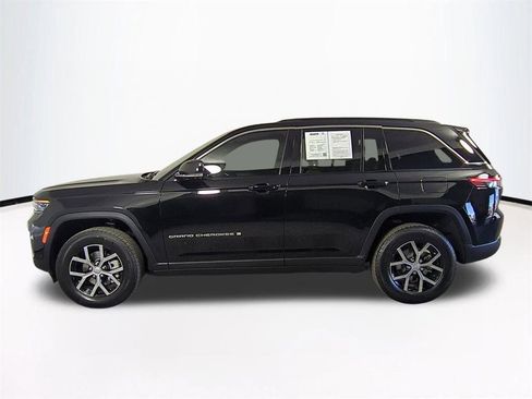 Used 2025 Jeep Grand Cherokee Limited w/ Luxury Tech Group II image 8