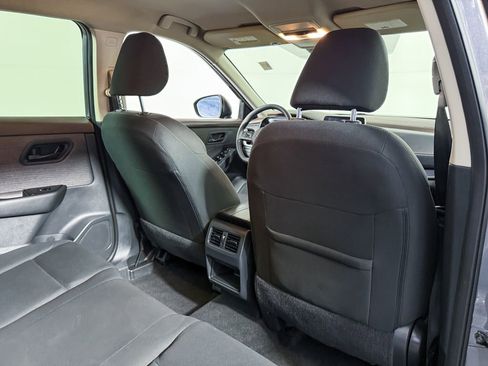 Used 2023 Nissan Rogue S image 36