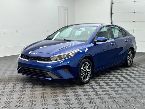 Used 2023 Kia Forte LXS w/ LXS Technology Package FWD image 12