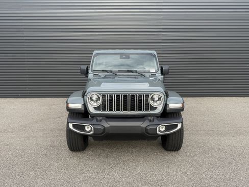 Used 2025 Jeep Wrangler Unlimited Sahara w/ Safety Group AWD/4WD image 6