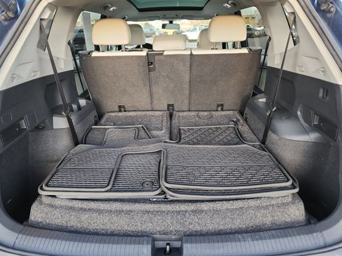 Used 2018 Volkswagen Tiguan SE w/ Panoramic Sunroof Package image 35