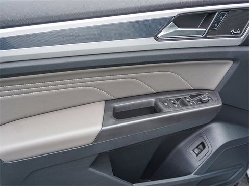 Used 2023 Volkswagen Atlas SEL Premium image 18