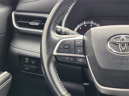 Used 2023 Toyota Highlander XSE image 28