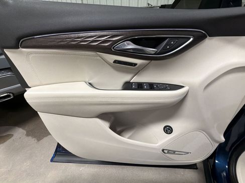 Used 2023 Buick Envision Avenir image 22