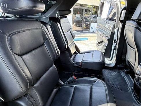 Used 2020 Ford Explorer XLT w/ Equipment Group 202A AWD/4WD image 15