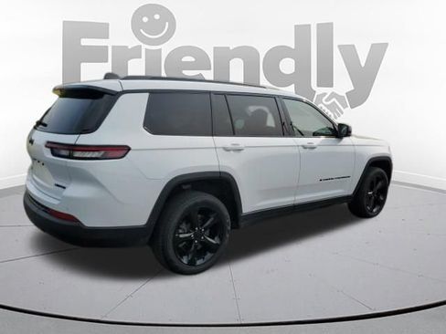 Used 2023 Jeep Grand Cherokee L Limited w/ Black Appearance Package AWD/4WD image 5