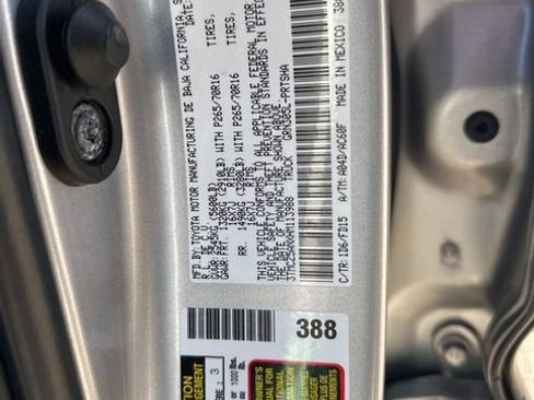 Used 2017 Toyota Tacoma TRD Off-Road w/ Tow Package (A/T) AWD/4WD image 39