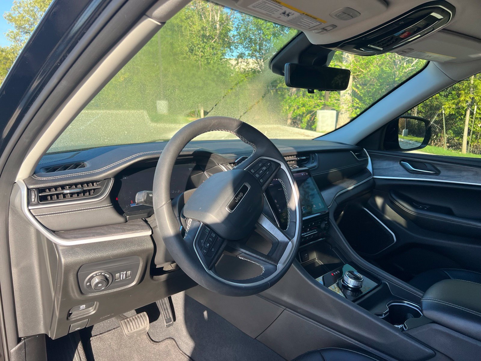 Used 2023 Jeep Grand Cherokee Limited w/ Luxury Tech Group II RWD image 35
