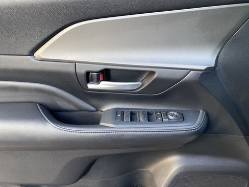 Used 2024 Toyota Grand Highlander XLE image 20