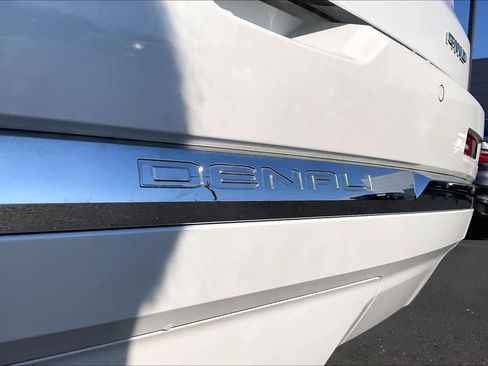 Used 2022 GMC Acadia Denali w/ Denali Ultimate Package image 11