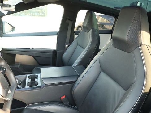 Used 2024 Tesla Cybertruck AWD Crew Cab image 23