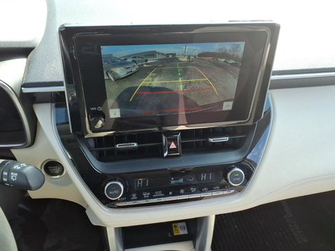 Certified 2023 Toyota Corolla Cross XLE w/ Convenience Package image 17