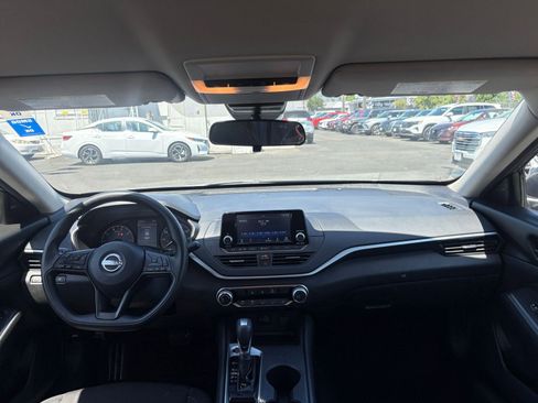 Used 2023 Nissan Altima 2.5 S FWD image 32