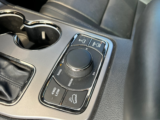 Used 2020 Jeep Grand Cherokee High Altitude AWD/4WD image 21